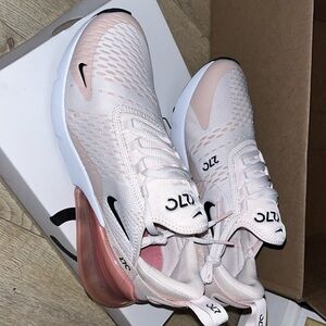 !BRAND NEW ! NIKE AIR MAX 270